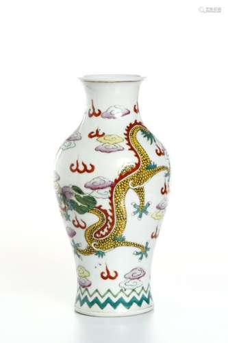 Chinese Wucai Baluster Vase
