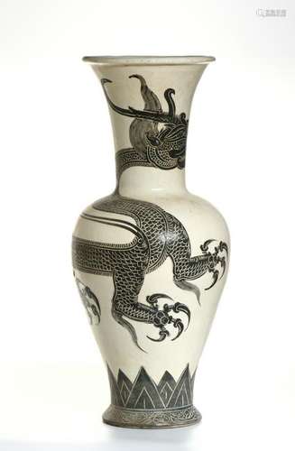 Large Cizhou Sgraffito 'Dragon' Baluster Vase