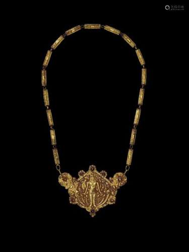 A CHAM REPOUSSÉ GOLD NECKLACE WITH A PECTORAL DEPI…