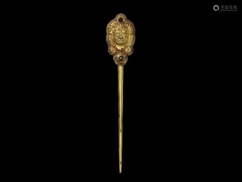 A CHAM GOLD HAIRPIN WITH THE HEAD OF SHIVA AND GEM…