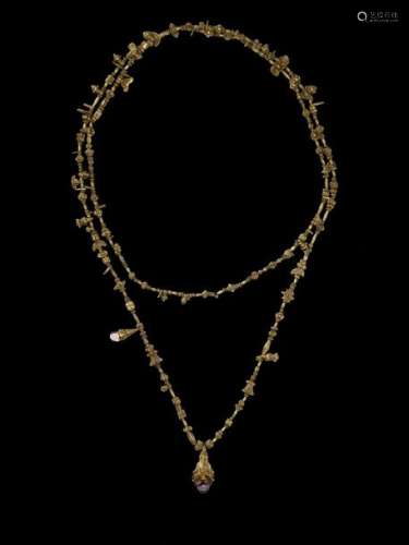 A SUPERB INDIAN GOLD NECKLACE WITH A LOTUS PENDANT…