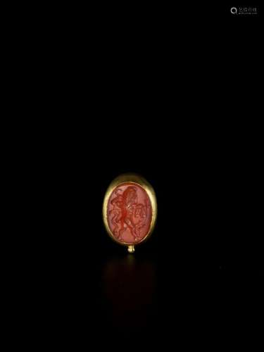 A MASSIVE CHAM GOLD RING WITH A LARGE RED CARNELIA…