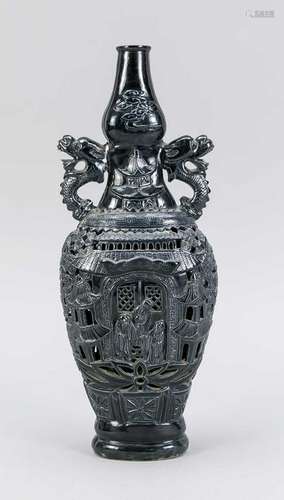 Monochrome vase, Chi