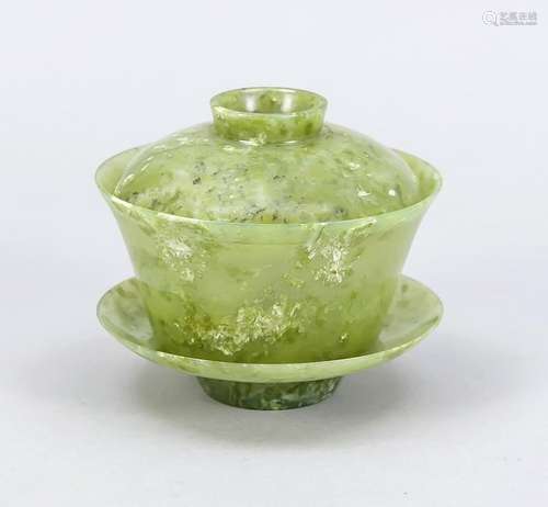 Jade lidded bowl wit