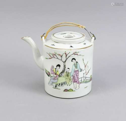 Famille-rose teapot,