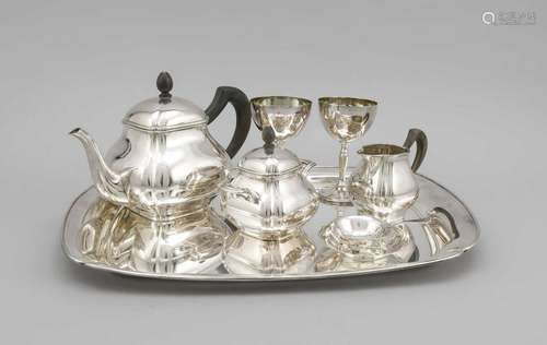 Three-piece tea set on tr