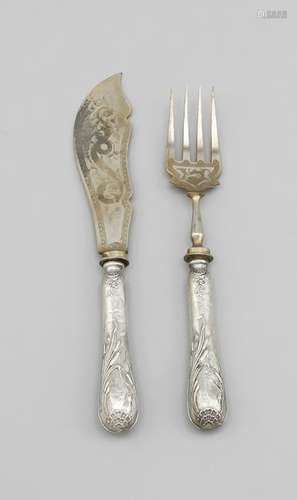 Two-piece serving cutlery