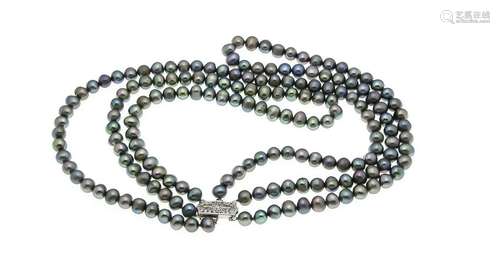 Freshwater pearl necklace