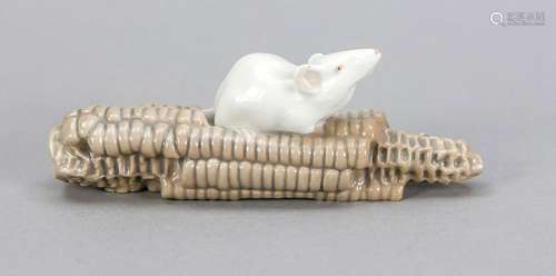 Mouse on corncob, Ro