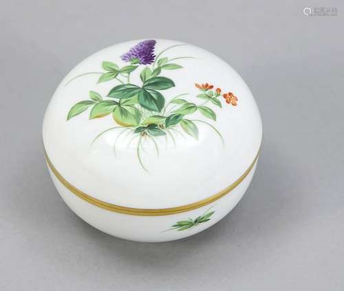 Round lidded box, Me