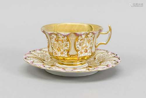 Opulent cup with sau