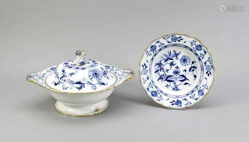 Lidded tureen and de