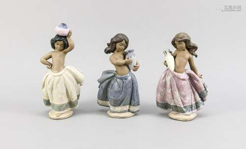 Three figurines, Lla