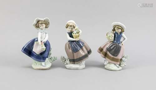 Three figurines, Lla