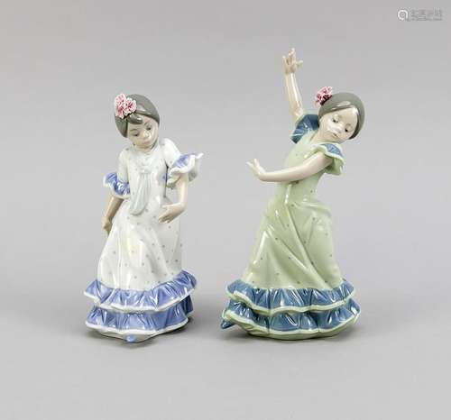 Pair of figurines, L