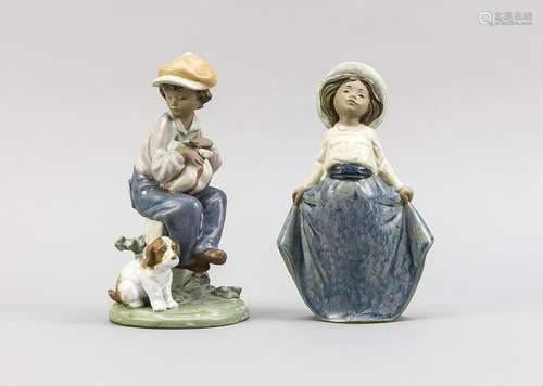 Pair of figurines, L