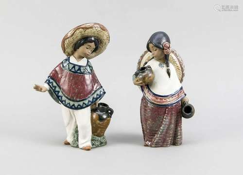 Pair of figurines, L