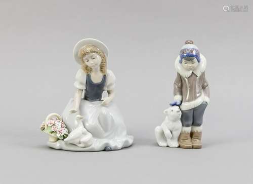 Two figurines, Lladr