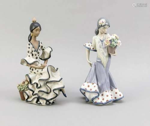 Pair of figurines, L