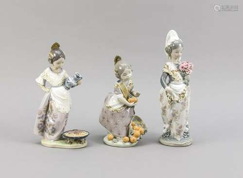 Three figurines, Lla