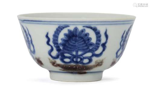 A Chinese porcelain underglaze blue and copper-red tea bowl, late Qing dynasty, decorated with