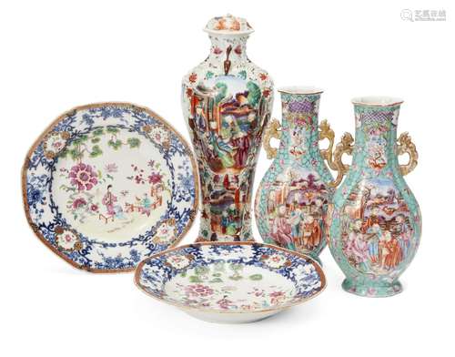 Five pieces of Chinese famille rose export porcelain, 18th-early 19th century, comprising pair of