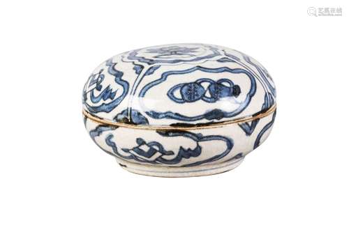 A Chinese porcelain seal paste box and cover, Ming dynasty, 16th century, painted in underglaze blue