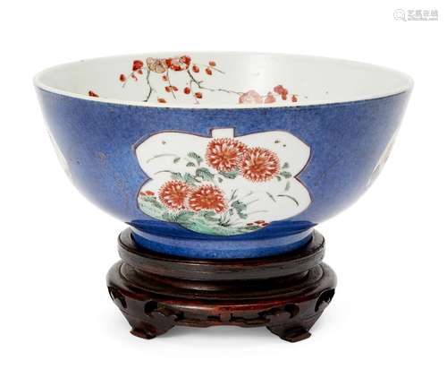 A Chinese porcelain bowl, Kangxi period, painted in famille verte enamels with panels of