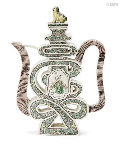 A Chinese porcelain shou character ewer, Kangxi period, moulded and pierced to form a shou character