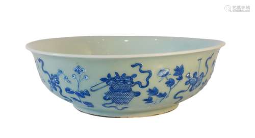 A CHINESE PORCELAIN UNDERGLAZE BLUE AND CELADON BOWL, EARLY 19TH CENTURY