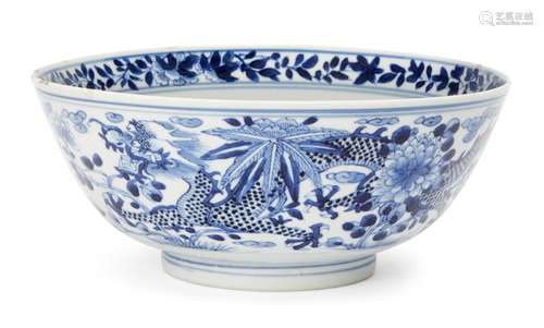 A Chinese porcelain bowl, late 19th century, painted in underglaze blue with a dragon to the central