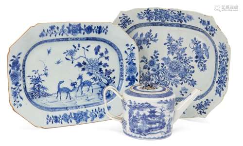 Two Chinese export porcelain canted rectangular dishes and a cylindrical teapot, 18th-19th