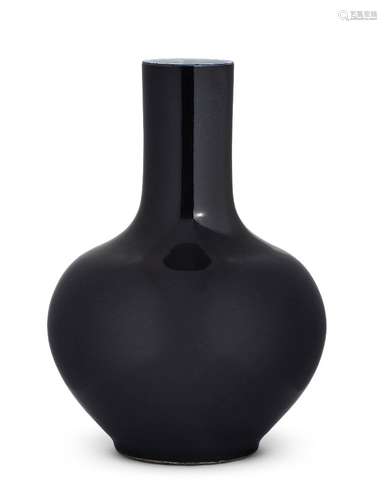 A Chinese porcelain monochrome bottle vase, tianqiuping, late Qing dynasty, with allover black