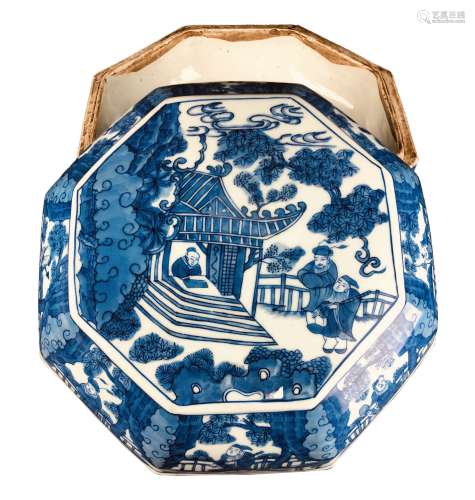 LARGE BLUE AND WHITE OCTAGONAL PORCELAIN COVERED BOX
