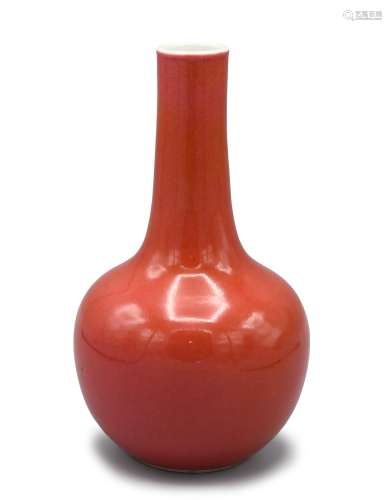 A FINE RED GLAZED PORCELAIN VASE, QING DYN.