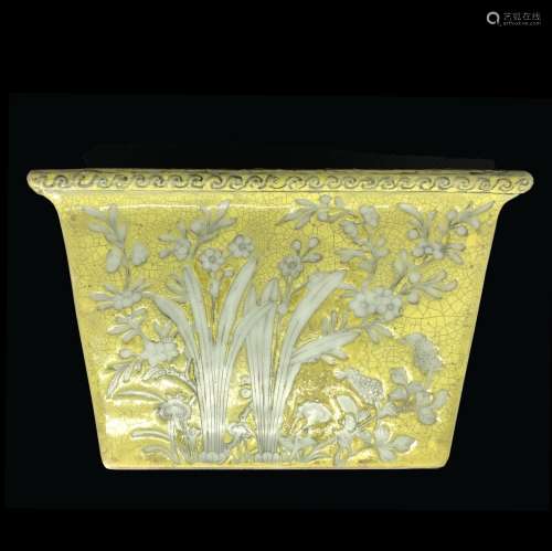 LATE QING YELLOW-GROUND JARDINIERE WITH MARK