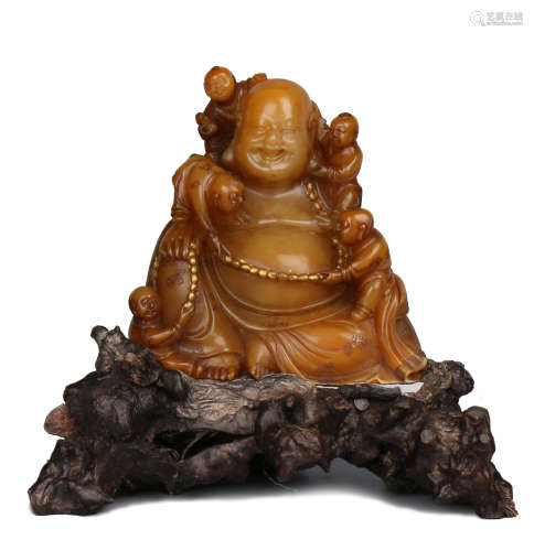 CARVED TIANHUANG SOAPSTONE BUDDHA WITH YOUNG BOYS