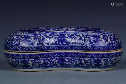 A Chinese Blue and White Porcelain Box with Cover