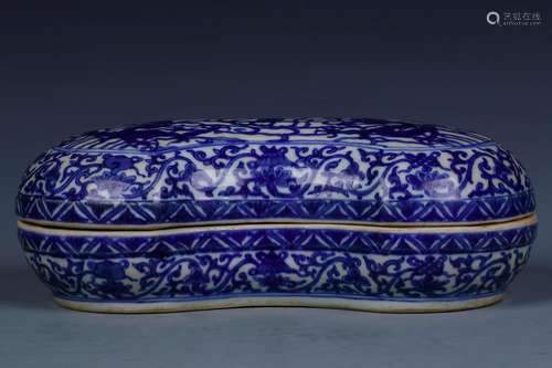 A Chinese Blue and White Porcelain Box with Cover