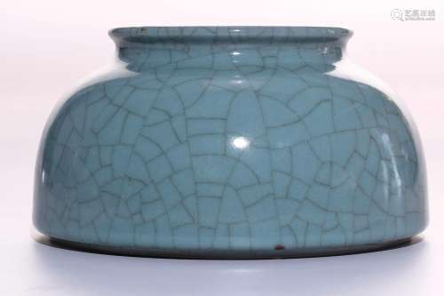 A Chinese Ge-Type Blue Glazed Porcelain Vase