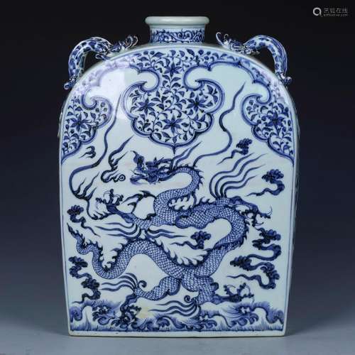 A Chinese Blue and White Porcelain Vase