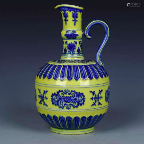 A Chinese Yellow Ground Blue and White Porcelain Water Pot