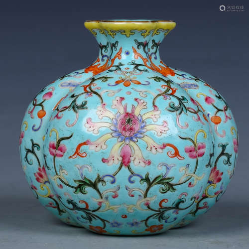 A Chinese Green Ground Famille-Rose Porcelain Vase