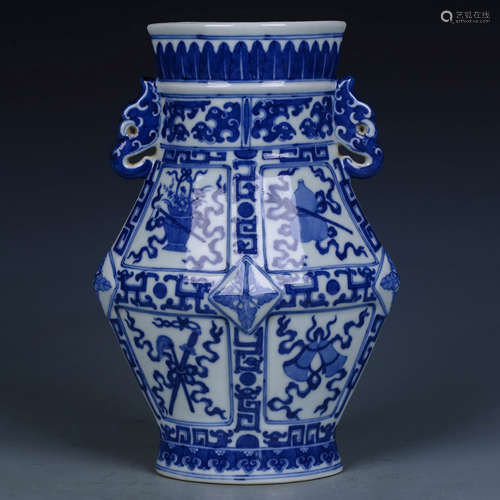 A Chinese Blue and White Porcelain Vase