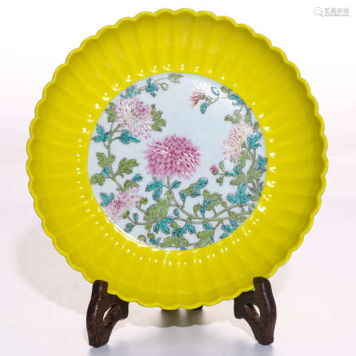 A Chinese Yellow Ground Famille-Rose Porcelain Plate