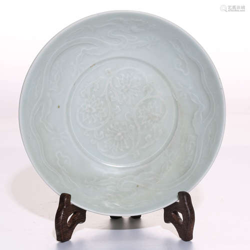 A Chinese White Glazed Porcelain Plate