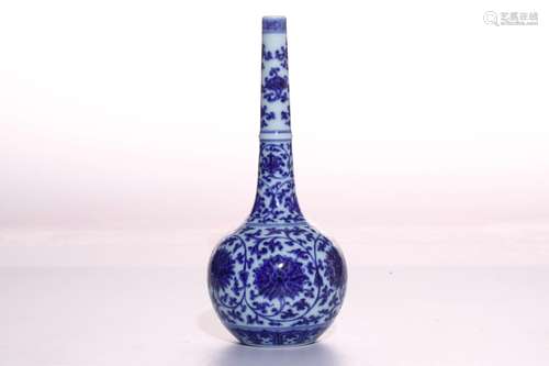 A Chinese Blue and White Porcelain Vase