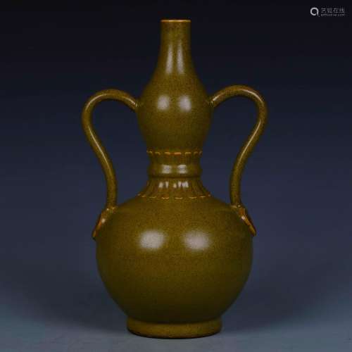 A Chinese Tea-Dust Glazed Porcelain Double Gourd Vase