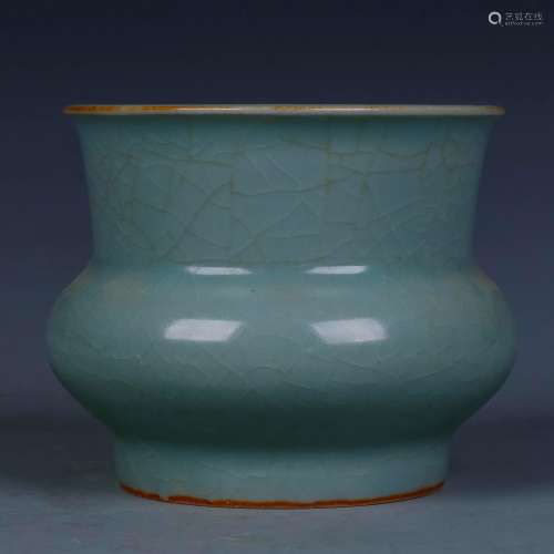 A Chinese Ru-Type Glazed Porcelain Vase