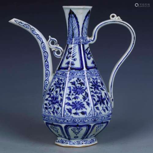 A Chinese Blue and White Porcelain Wine Pot